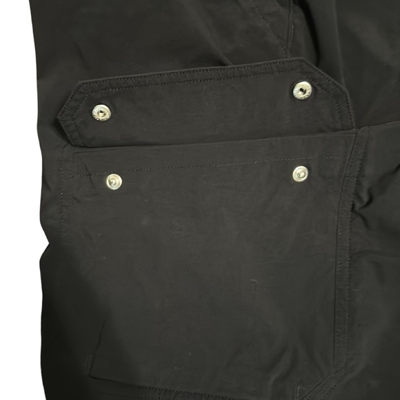 Men’s UNDER ARMOUR loose fit cargo shorts size 36 - Picture 4 of 6